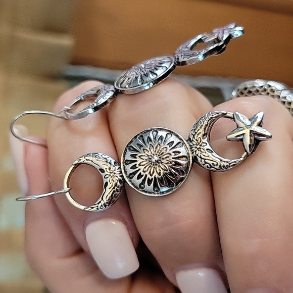 🔥LAST PAIR🔥 Moon & Star Medallion Drop Earrings - Picture 5 of 7